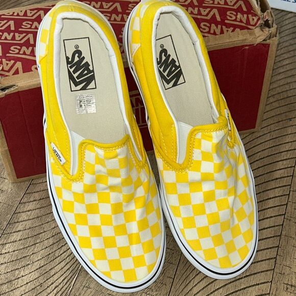 Vans 🛹 🏎️ 🏖️ Checkered Slip-On Sneakers Designed in Cali for rad good looks 👀 - Picture 15 of 17